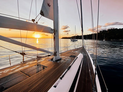 Sailing in autumn: from Italian itineraries to tips on the right clothing to face unpredictable weather.